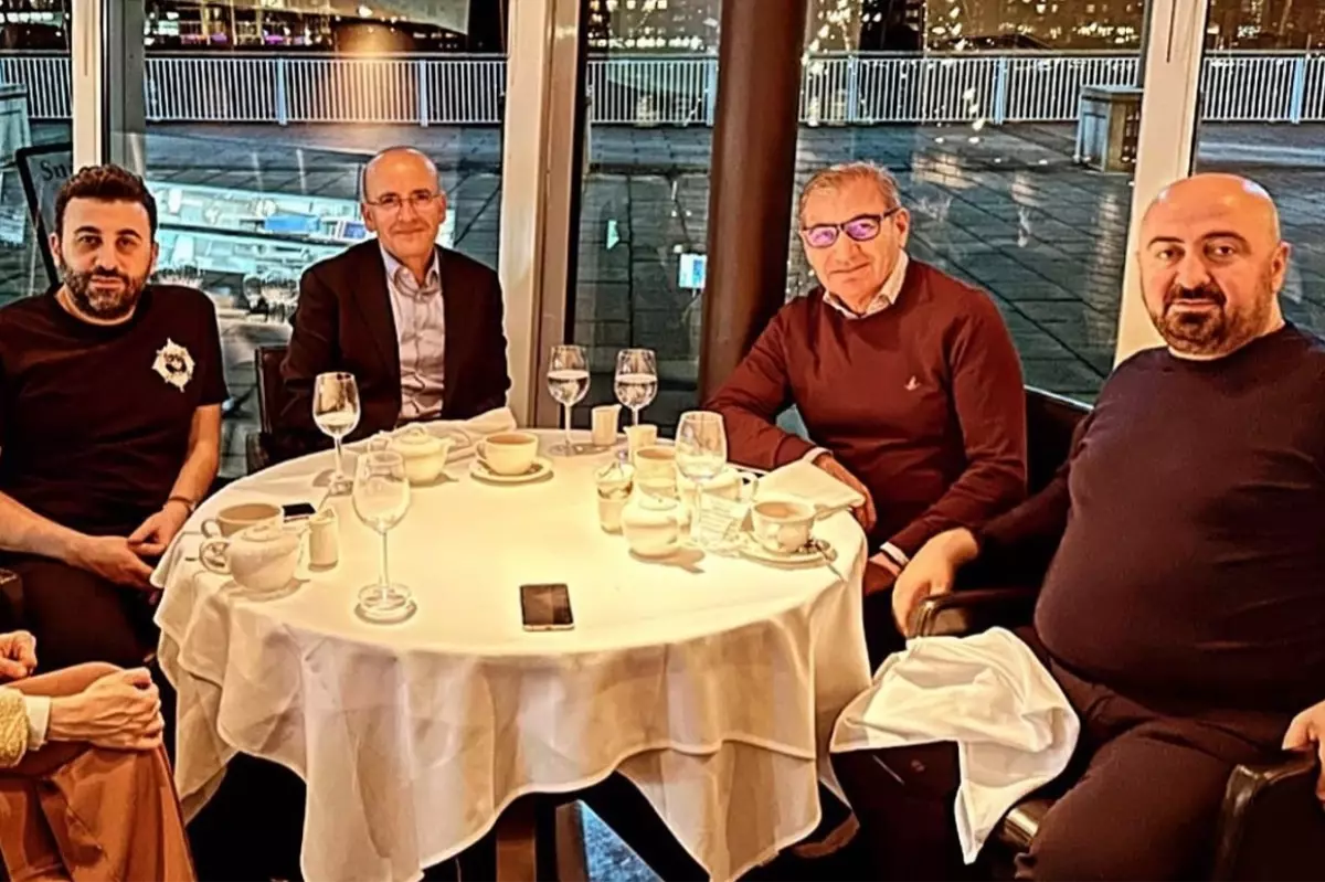 Hazine ve Maliye Bakanı Şimşek, Fotoğrafıyla İlgili İddialara Açıklama Yaptı