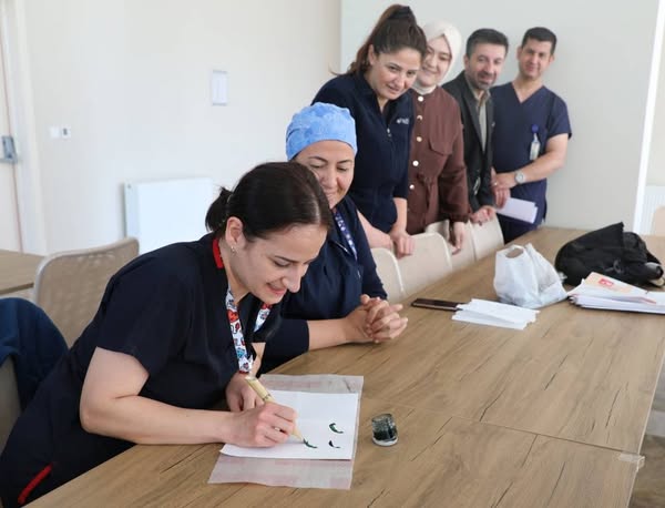 AFSÜ'de Hemşirelik Haftası Coşkusuyla Kutlandı: Sanat ve Bilim Işığında Farkındalık Etkinlikleri