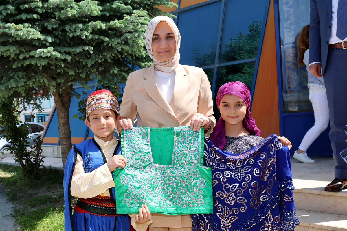 Afyonkarahisar Valisi Yiğitbaşı Çobanlar'ı Ziyaret Etti