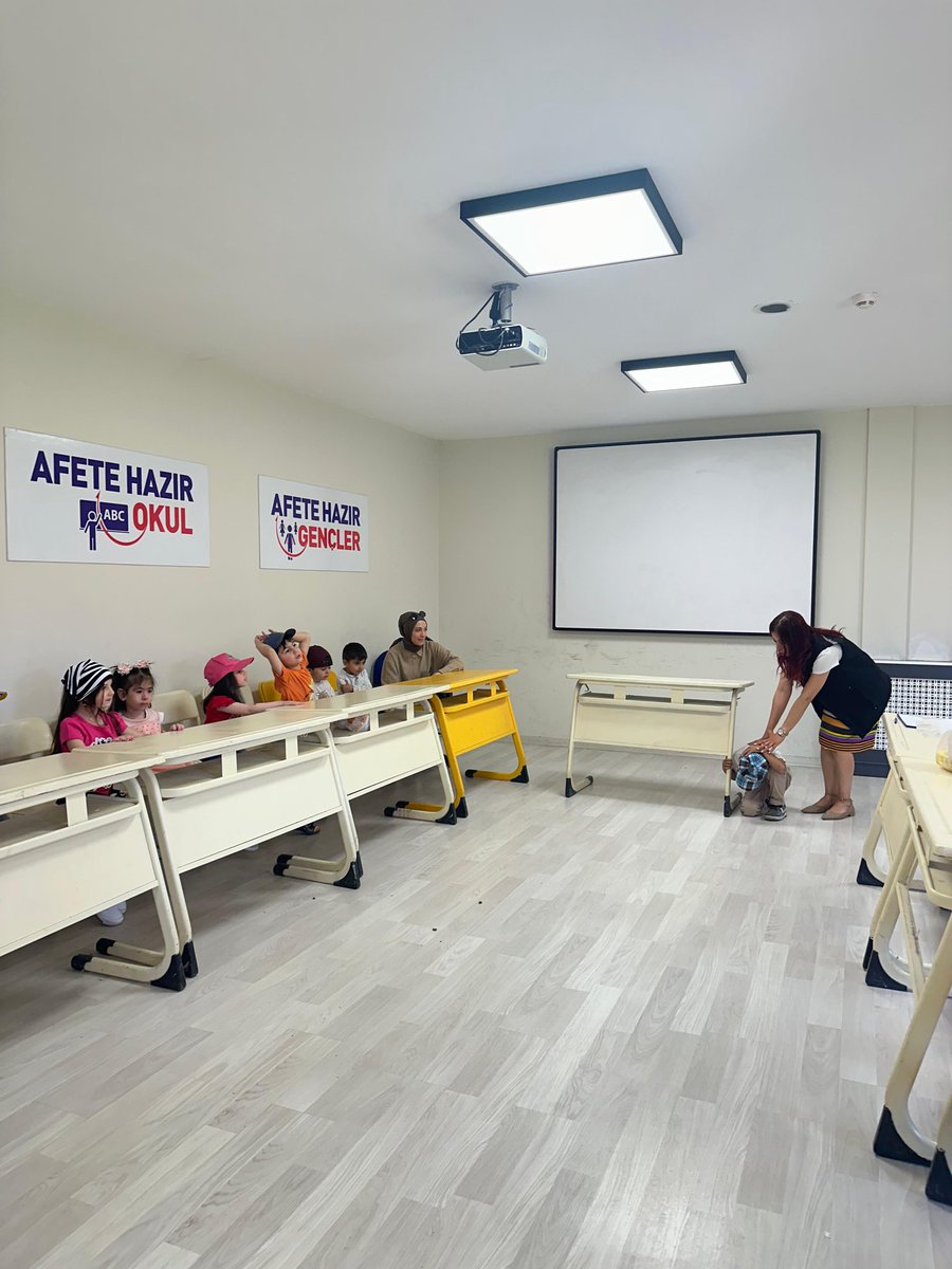 Afyonkarahisar'da Kreş Öğrencilerine Afet Bilinci Eğitimi Verildi
