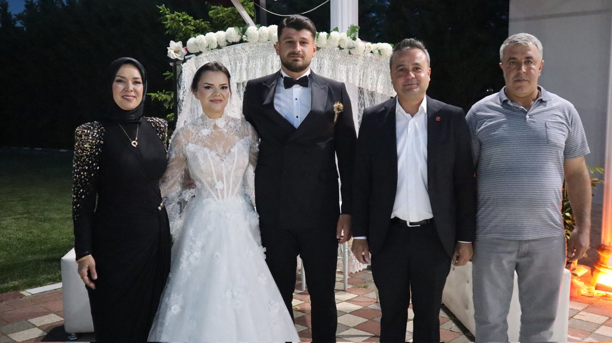 CHP Afyonkarahisar İl Başkanı Erhan, Bir Düğün Törenine Katıldı