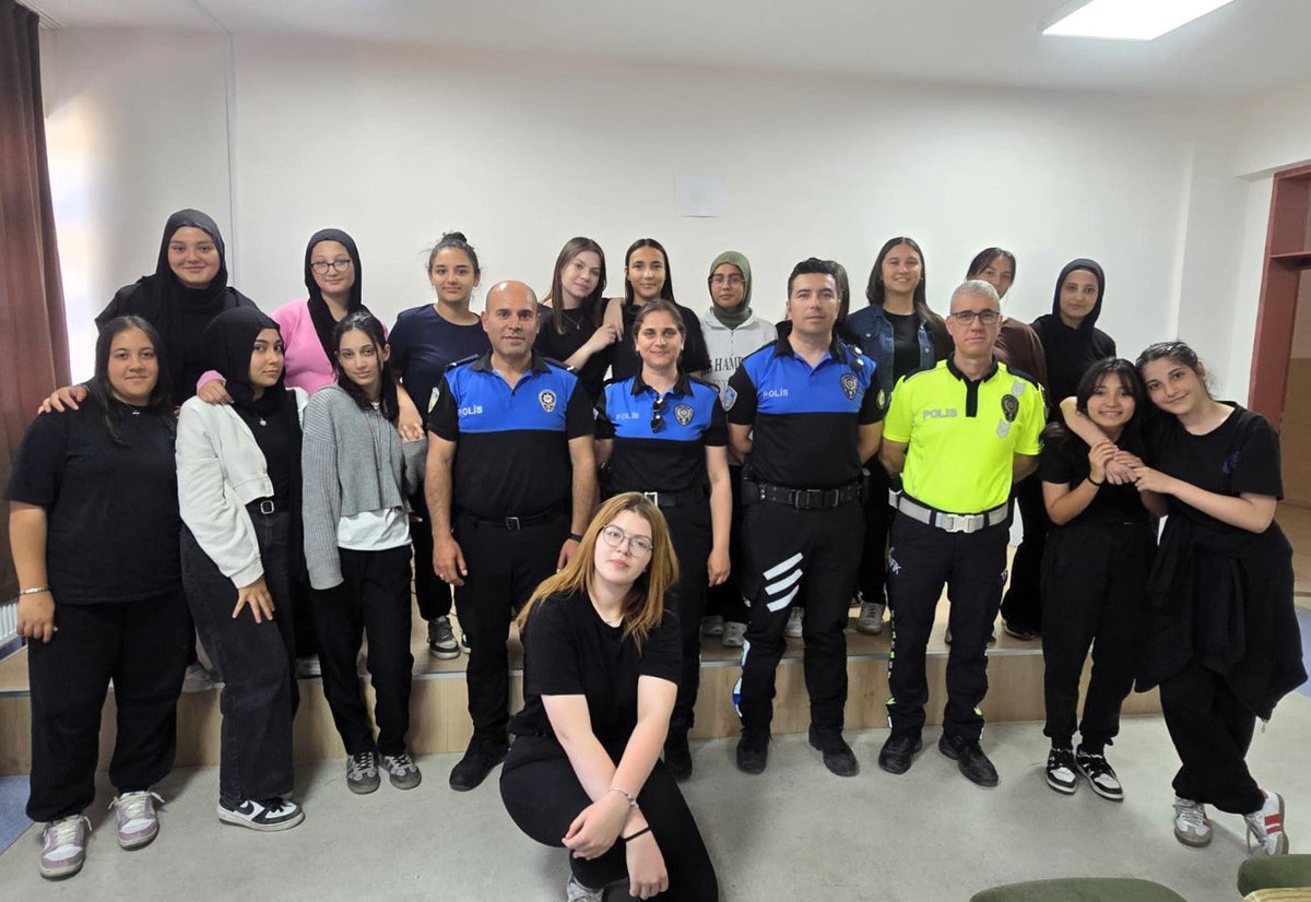 Afyonkarahisar Emniyet Müdürlüğü Öğrencilere Güvenlik Bilinci Semineri Düzenledi