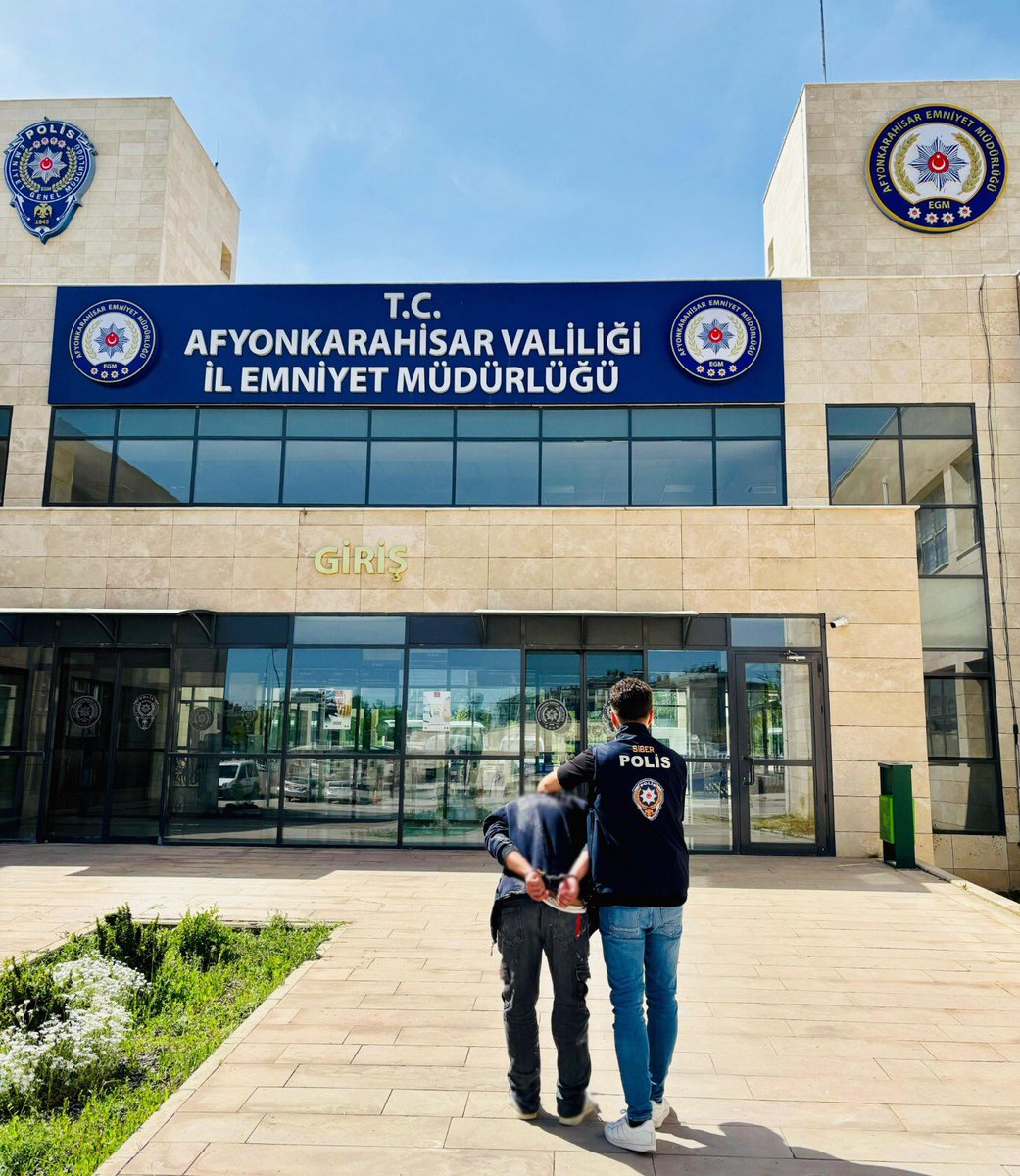 Afyonkarahisar'da Bilişim Dolandırıcılığı Suçundan Aranıyordu, Yakalandı