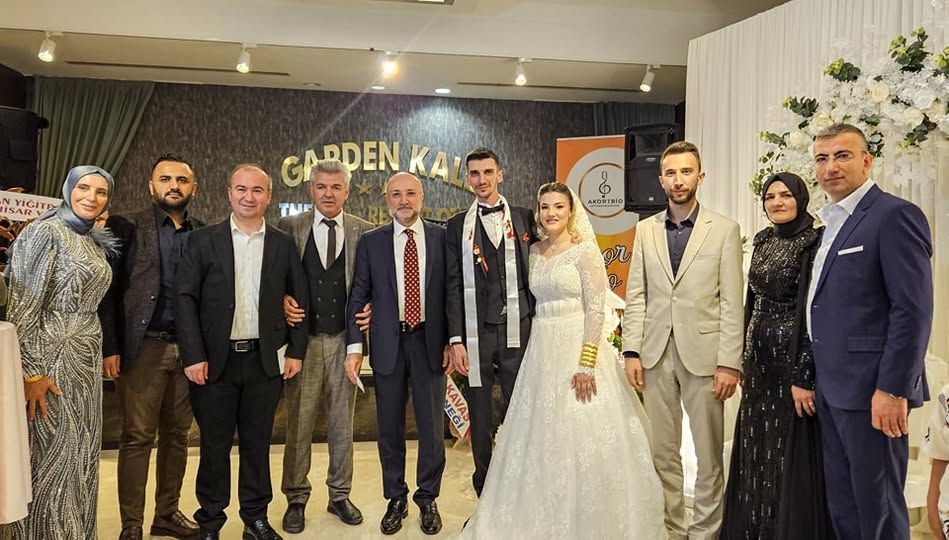 AK Parti Afyonkarahisar İl Başkanı Şahin, Yurt'un Düğününe Katıldı