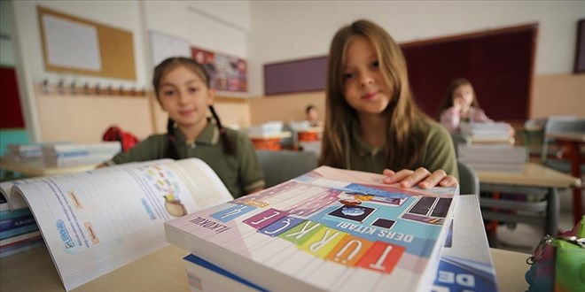 MEB'den Öğretmen Yazarı Projesi: Milli Eğitim Bakanı Yusuf Tekin'den Okul Kitaplarında Öğretmen Eserlerine Yer Verme Kararı