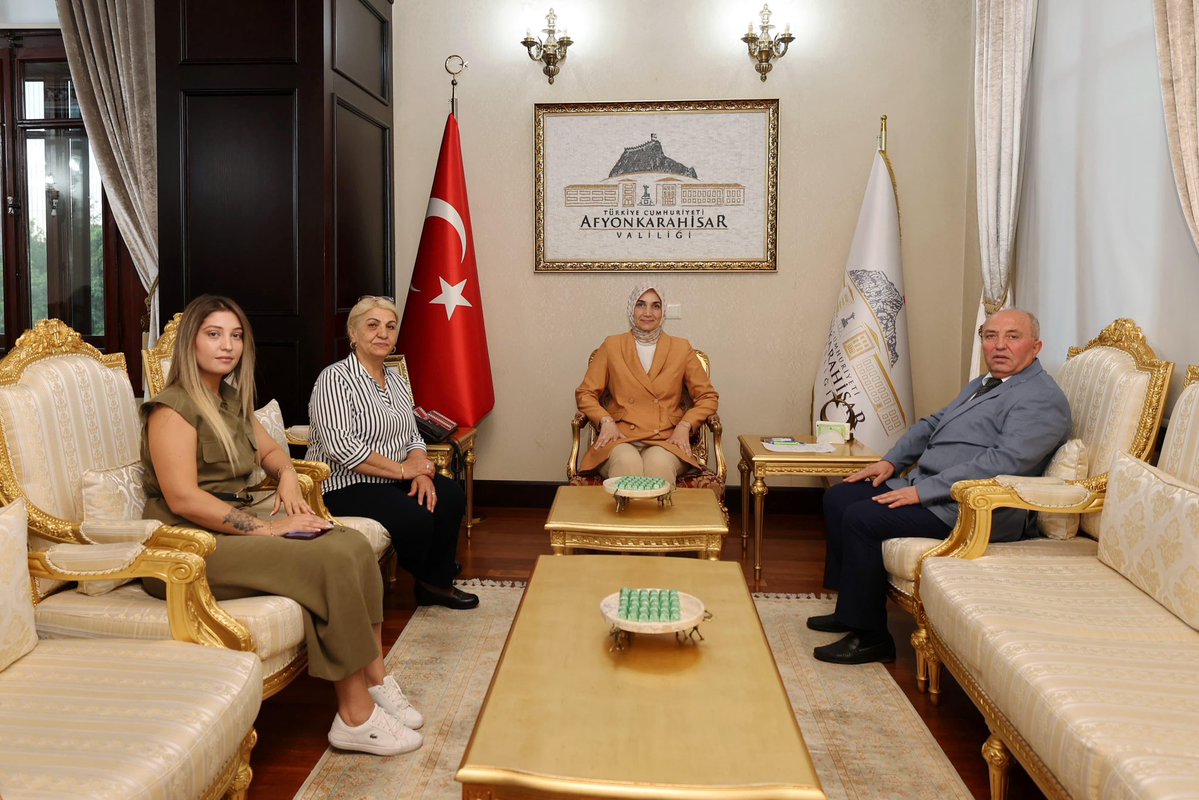 Afyonkarahisar Valisi Doç. Dr. Yiğitbaşı, Hacı Bektaş ı Veli Kültür Dernekleri Federasyonu Başkanı'nı Kabul Etti