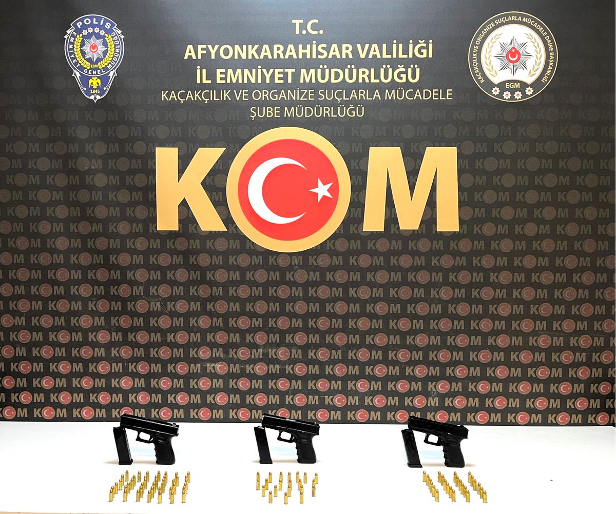 Afyonkarahisar'da Silah Kaçakçılığı Operasyonu: Bir Araçta Arama Yapıldı