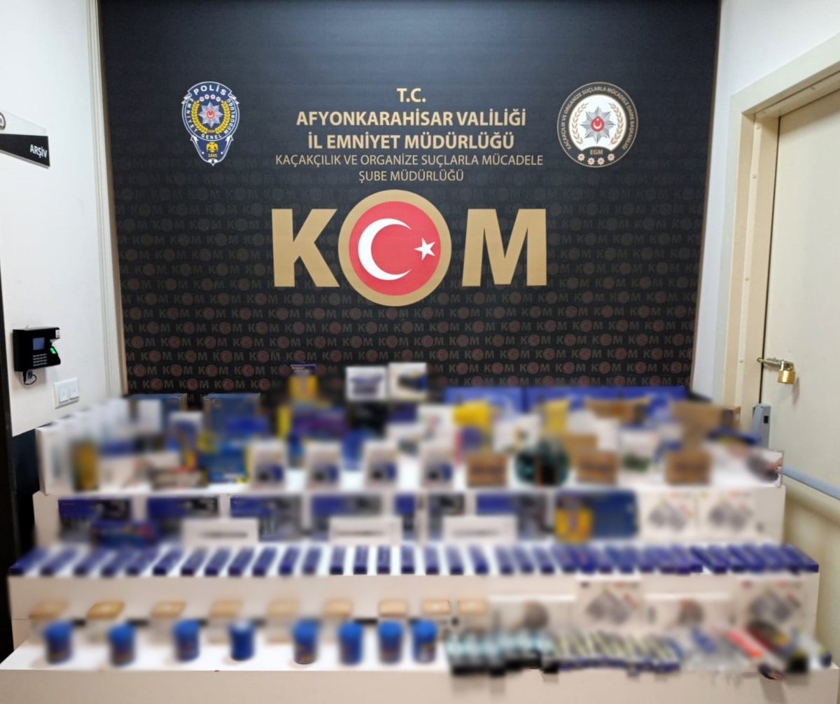 Afyonkarahisar'da Kaçakçılık Operasyonu: Çay İlçesinde Araçta Arama Yapıldı
