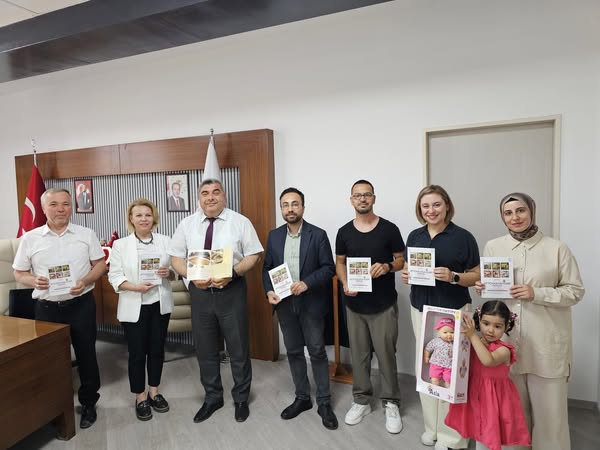 Afyonkarahisar Yunus Emre Ortaokulu Öğrencileri İl Milli Eğitim Müdürünü Ziyaret Etti