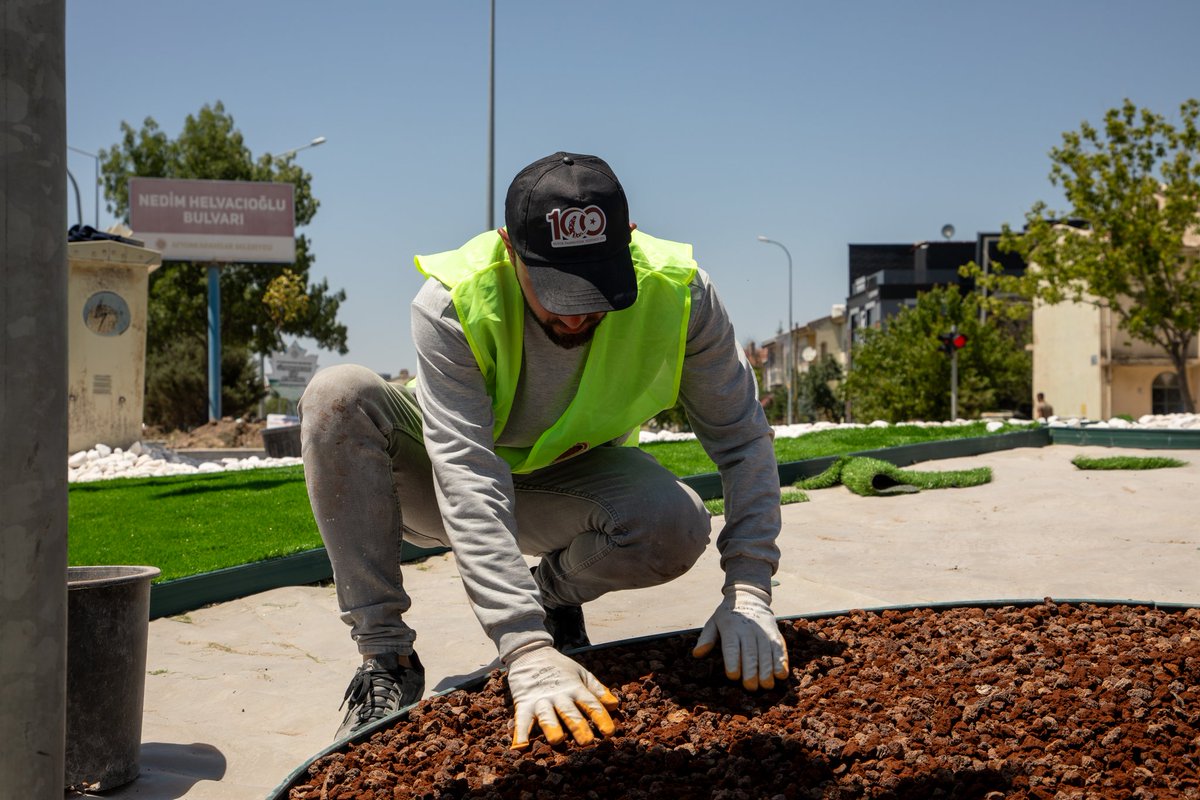 Afyonkarahisar'da Park ve Refüjlere Estetik Peyzaj Uygulamaları