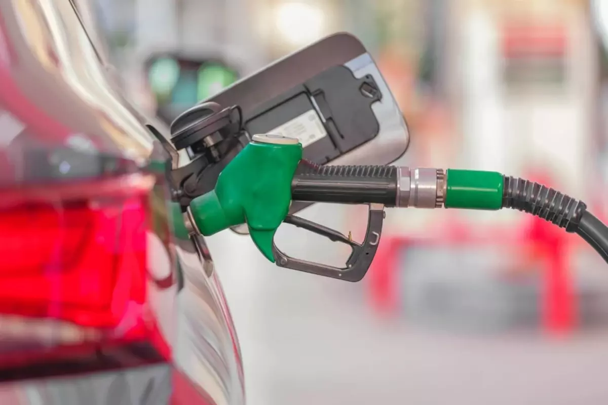 Akaryakıtta İndirim Sevinci Kısa Sürdü: Motorine Yüksek Zam Geldi