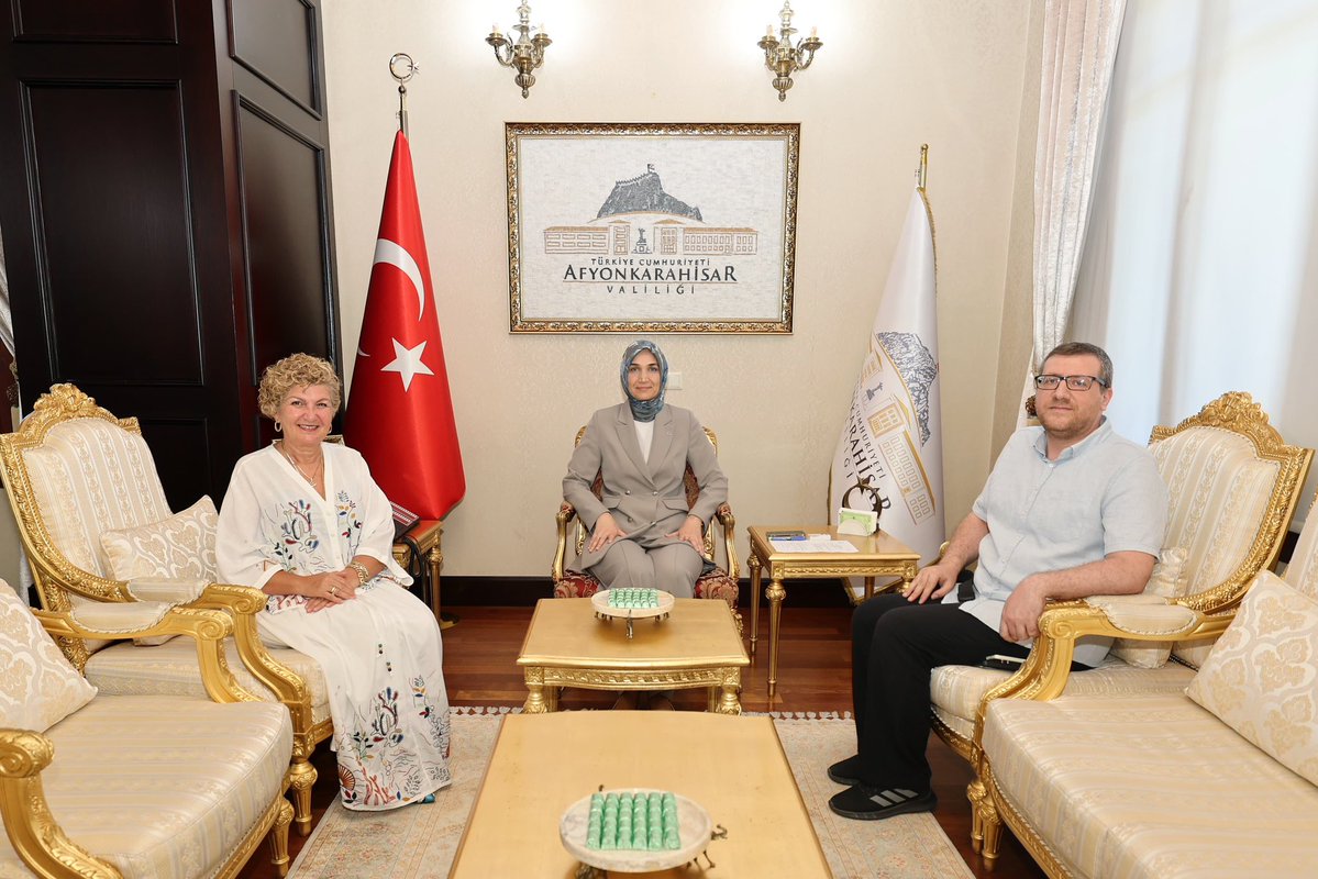 Afyonkarahisar Valisi Yiğitbaşı, Gün FM Yönetim Kurulu Başkanı ve Genel Yayın Yönetmenini Kabul Etti
