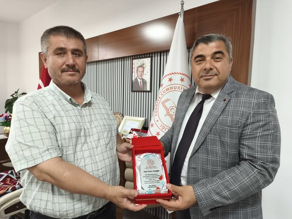 Afyonkarahisar'da Görev Süresi Dolmayan Şube Müdürlerine Teşekkür Plaketi