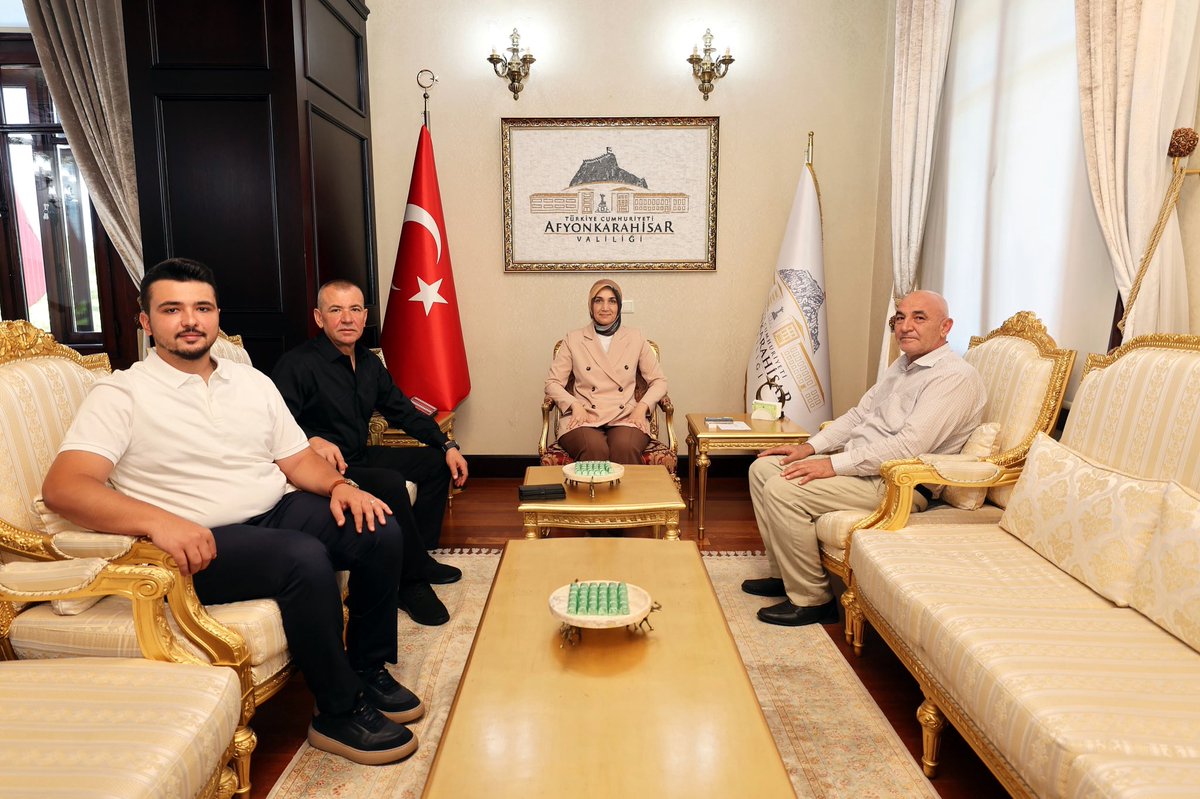 Afyonkarahisar Valisi Yiğitbaşı, Borsacı ve Şekerleme Üreticisini Kabul Etti