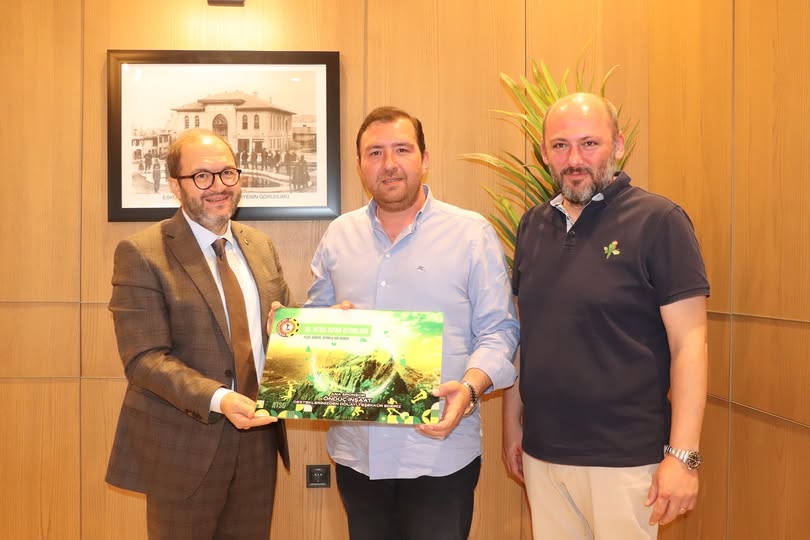Afyonkarahisar Ticaret ve Sanayi Odası Spor Oyunları Sponsoruna Teşekkür Plaketi Verdi