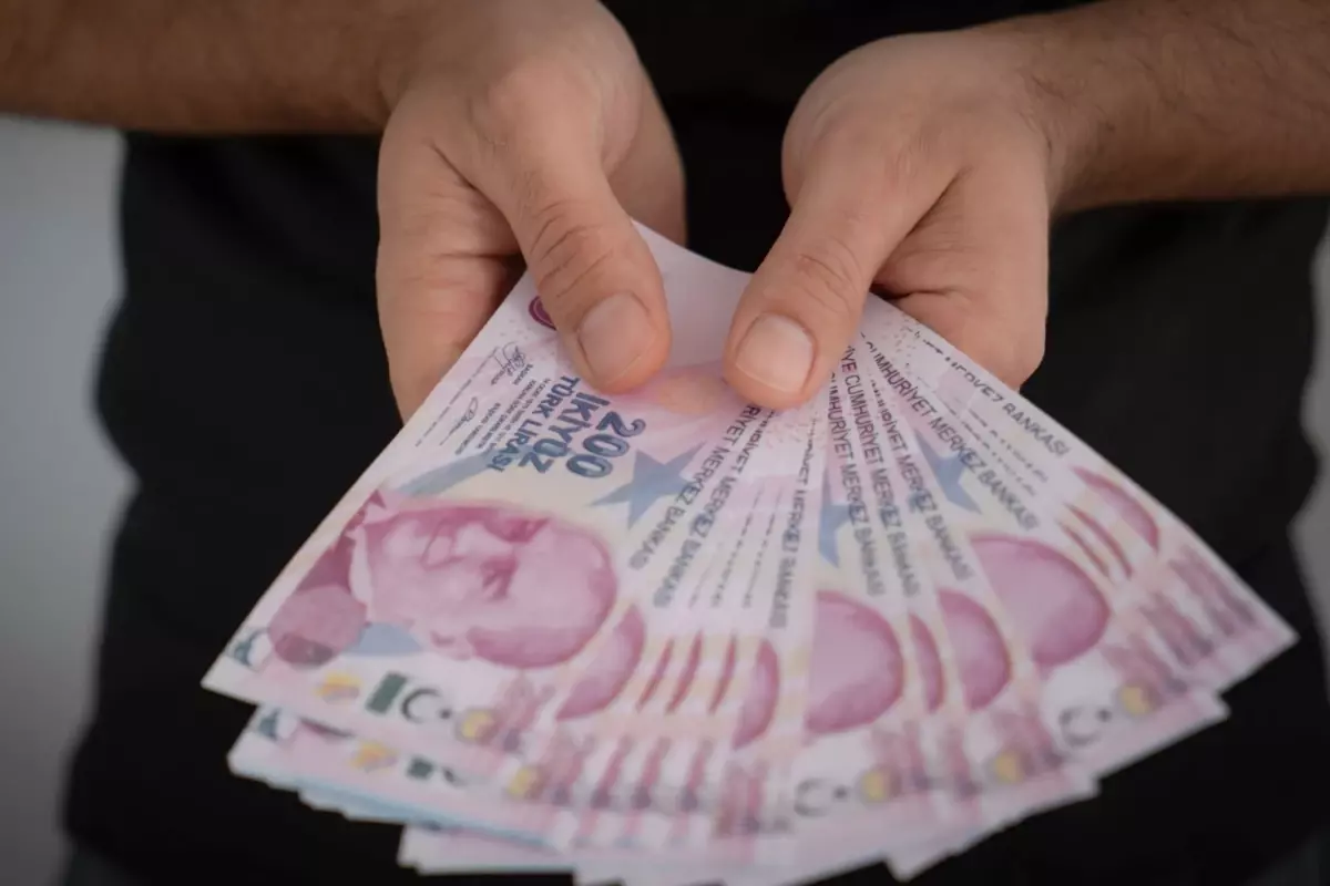 Türkiye'de Yarın Zam Yağmuru Başlıyor: ÖTV Artışıyla Enflasyon Rakamları Kritik