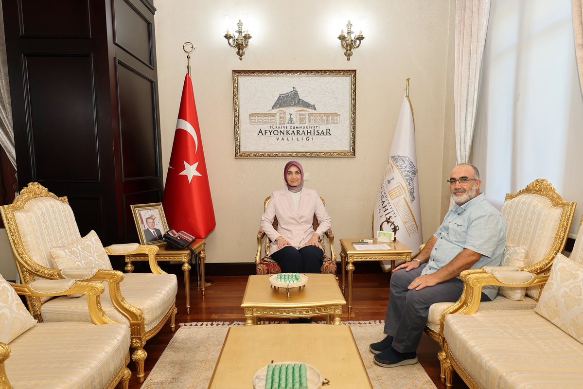 Afyonkarahisar Valisi Doç. Dr. Kübra Güran Yiğitbaşı, Emekli İmam Hatip Cengiz Kılınç'ı Kabul Etti