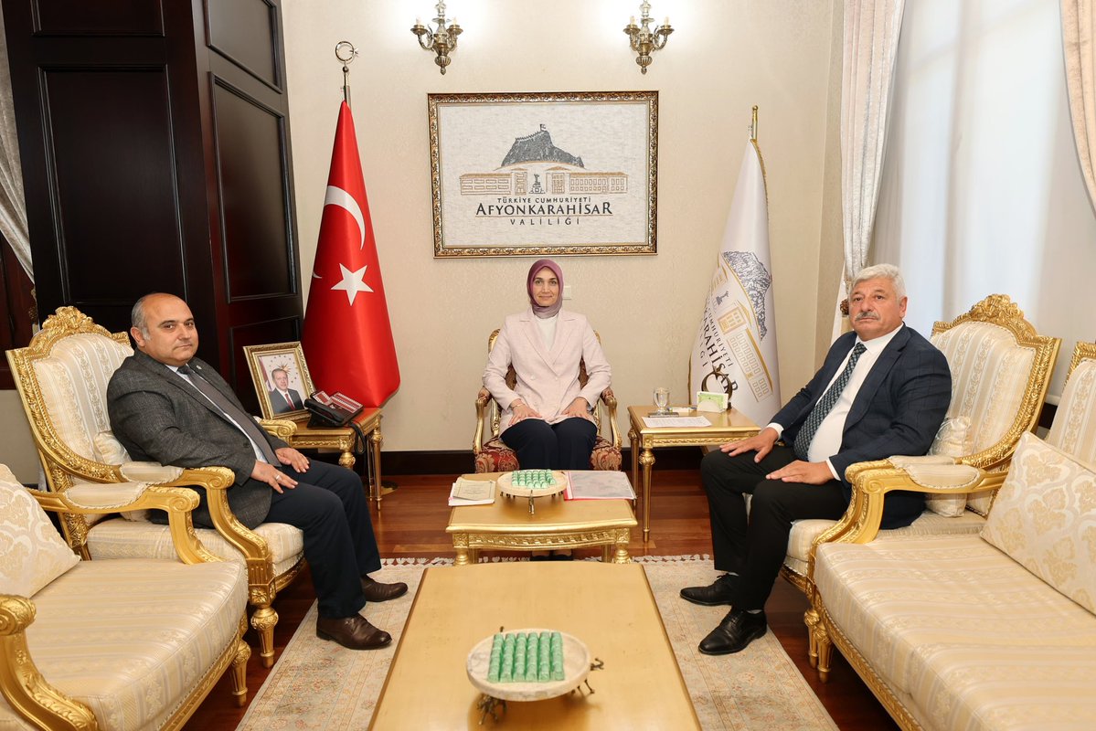 Afyonkarahisar Valisi Doç. Dr. Kübra Güran Yiğitbaşı, Kadastro Müdürü ve Belediye Başkanını Kabul Etti
