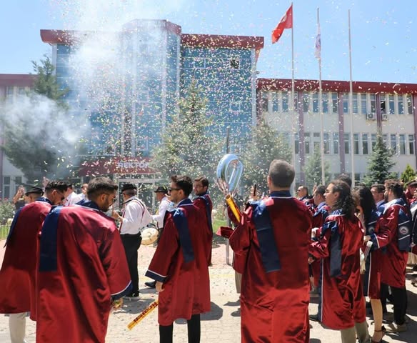 AFSÜ Tıp Fakültesi 18. Dönem Mezunları Hekimlik Andı İçti