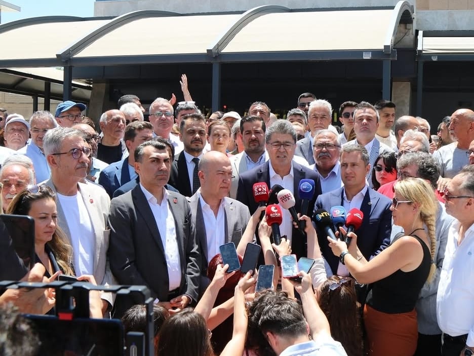CHP'den İzmir İl Başkanı Aslanoğlu'na Destek: Hukuksuzluğa Karşı Mücadele