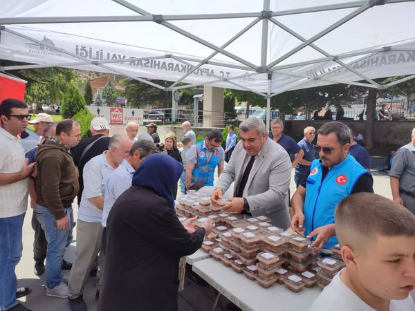 Afyonkarahisar'da Aşure Günü Coşkuyla Kutlandı: Öğrencilerden Anlamlı Dayanışma