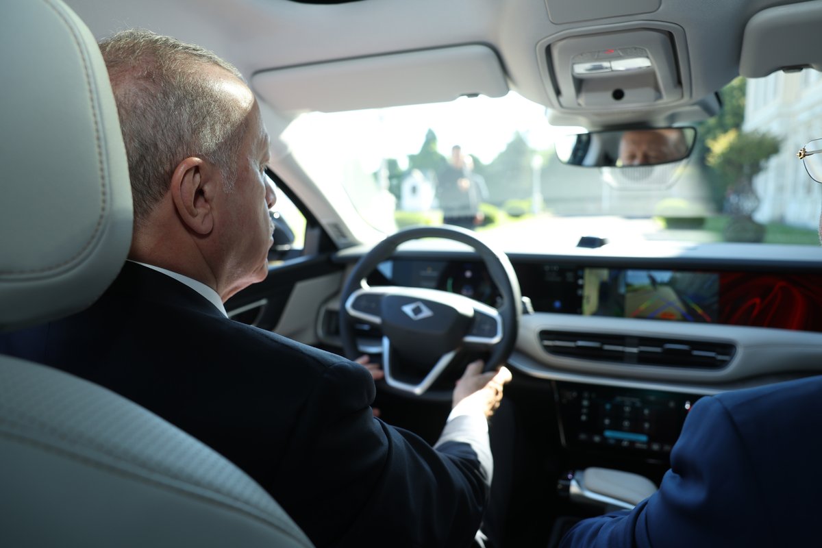 Cumhurbaşkanı Erdoğan Togg T10F Sedan Modelinin Test Sürüşünü Gerçekleştirdi