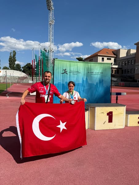 Afyonkarahisar'lı Down Sendromlu Sporcu Münevvere Yılmaz Avrupa'da İki Derece Birden Elde Etti