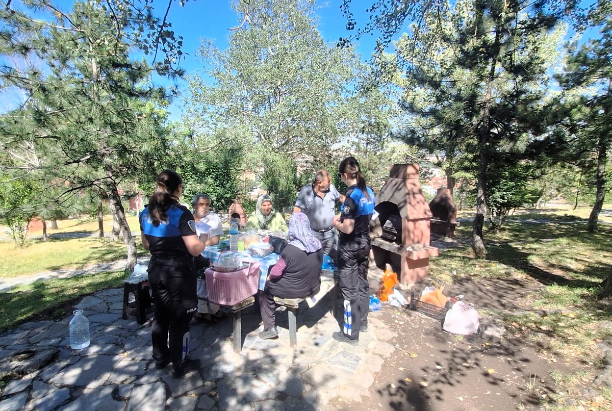 Afyonkarahisar'da Piknik Alanlarında Yangın Bilgilendirmesi Yapıldı