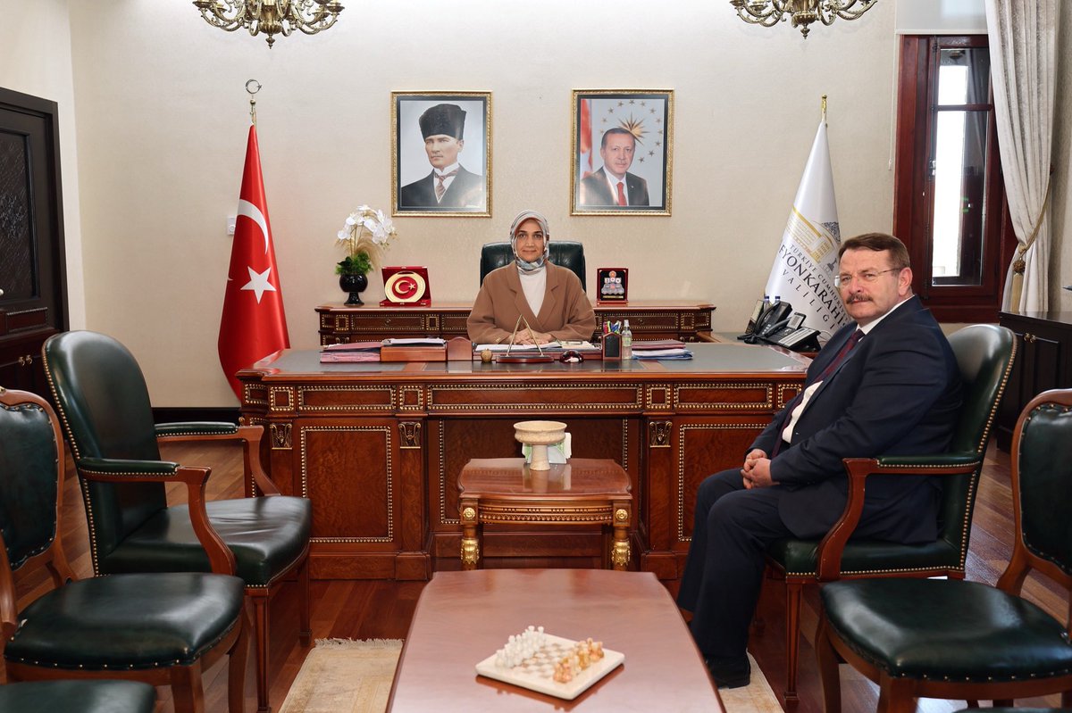 Afyonkarahisar Valisi Yiğitbaşı, SGK İl Müdürü Fidan'ı Yeni Görevinde Uğurladı