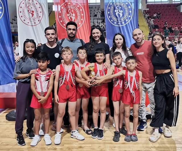 Afyonkarahisar'da Artistik Cimnastik Coşkusu: Sporcularımızdan Çifte Zafer