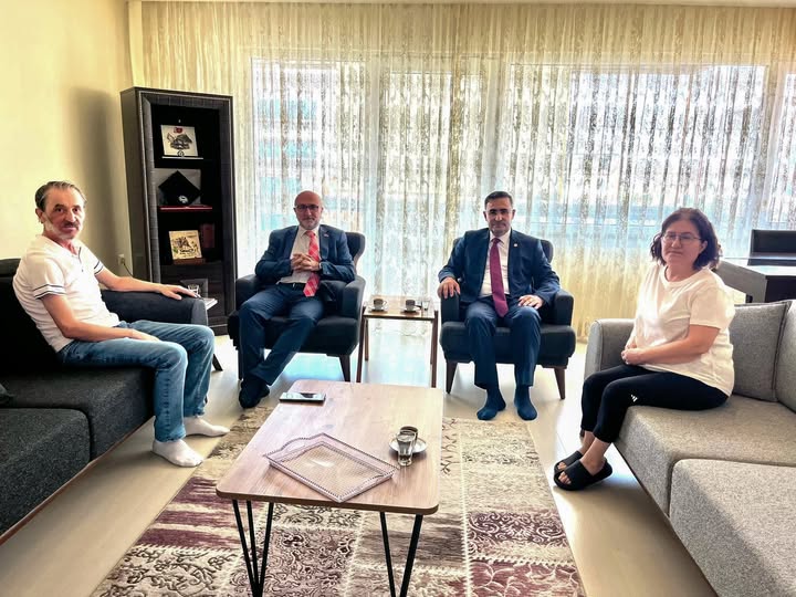 AK Parti Afyonkarahisar İl Başkanı Şahin, Gazeteci Ahmet Işık'ı Ziyaret Etti