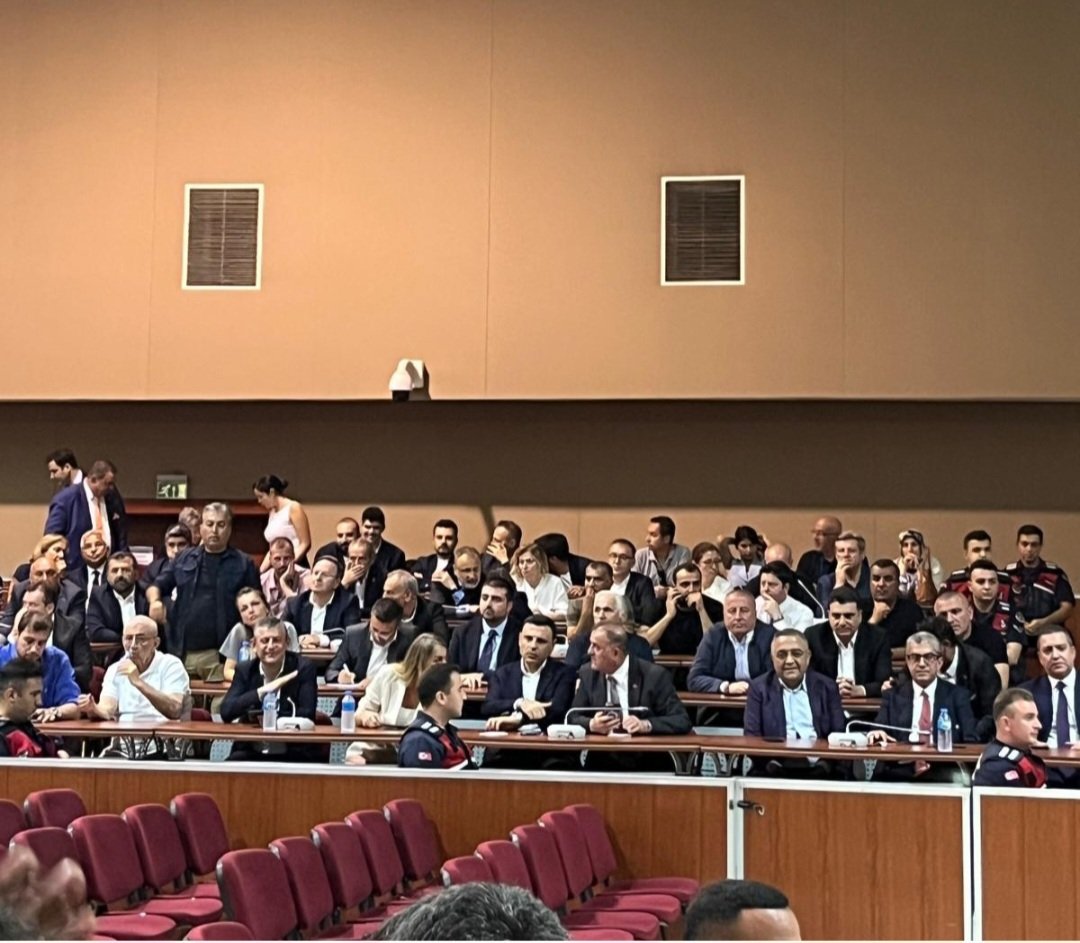 İYİ Parti Milletvekili Ekrem İmamoğlu'nun Duruşmasına Katıldı: Beraat Kararı