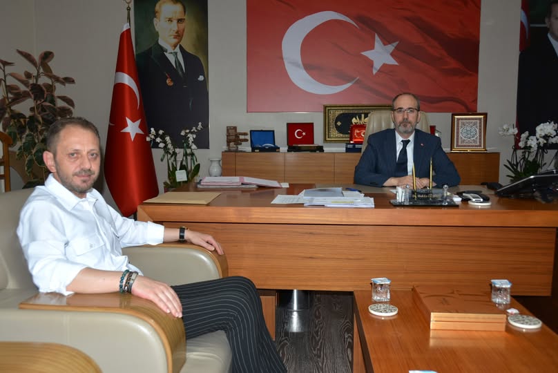 Afyonkarahisar İl Sağlık Müdürü Dr. Hakkı Öztürk, Afyon Manşet Haber İmtiyaz Sahibi Mustafa Dağhan'ı Makamında Ağırladı
