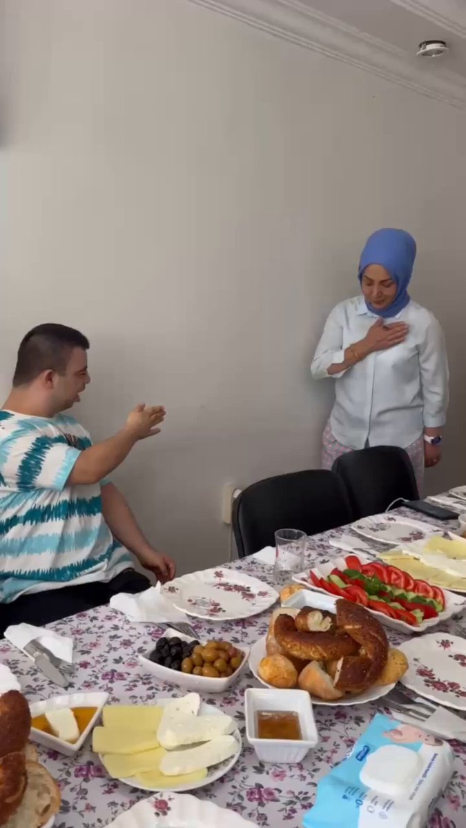 Afyonkarahisar'da Otistik Çocuklarla Kahvaltıda Duygu Dolu Anlar