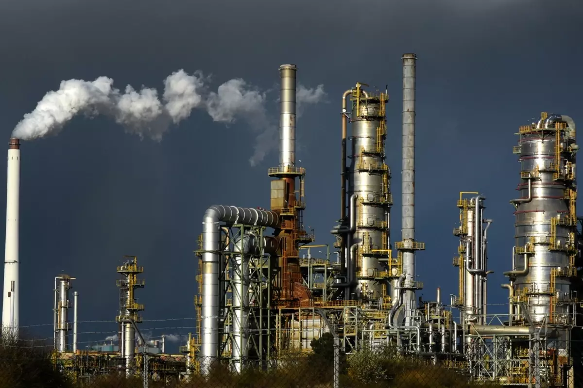 Irak'tan Tarihi Petrol Kararı: Tüm Gelir Devlete Aktarılıyor