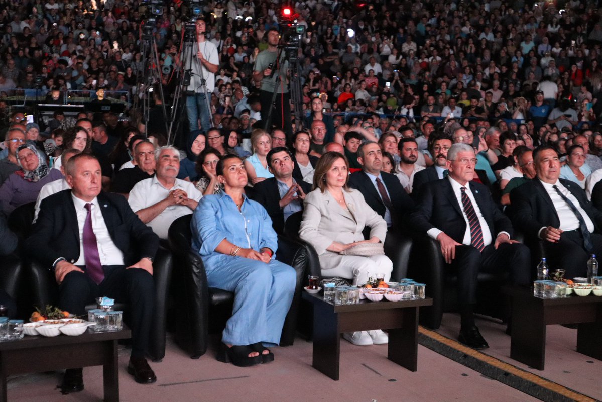 Afyonkarahisar'da Çay, Vişne ve Eber Sarısı Festivali Coşkuyla Devam Ediyor