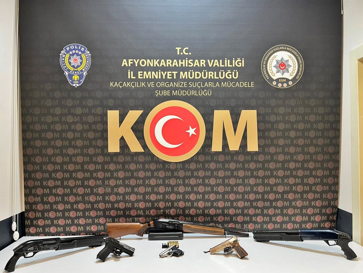 Afyonkarahisar'da Kaçak Silah Operasyonu: 3 Tabanca Ele Geçirildi