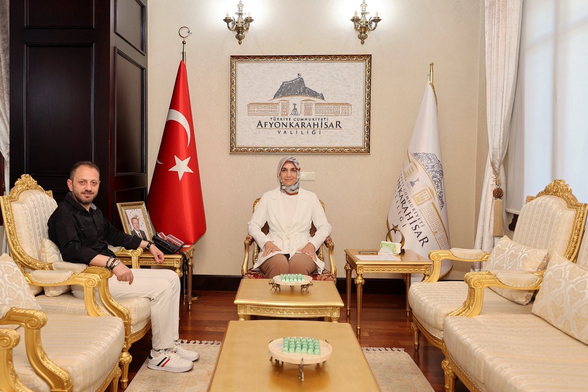 Afyonkarahisar Valisi Doç. Dr. Kübra Güran Yiğitbaşı Gazeteci Mustafa Dağhan'ı Kabul Etti