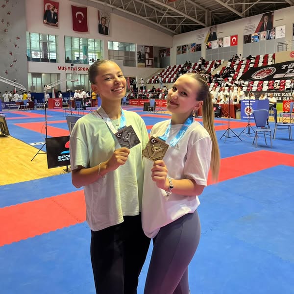 Afyonkarahisar'dan Karate'de Büyük Başarı: Tuğba Süngü Altın Madalya Kazandı