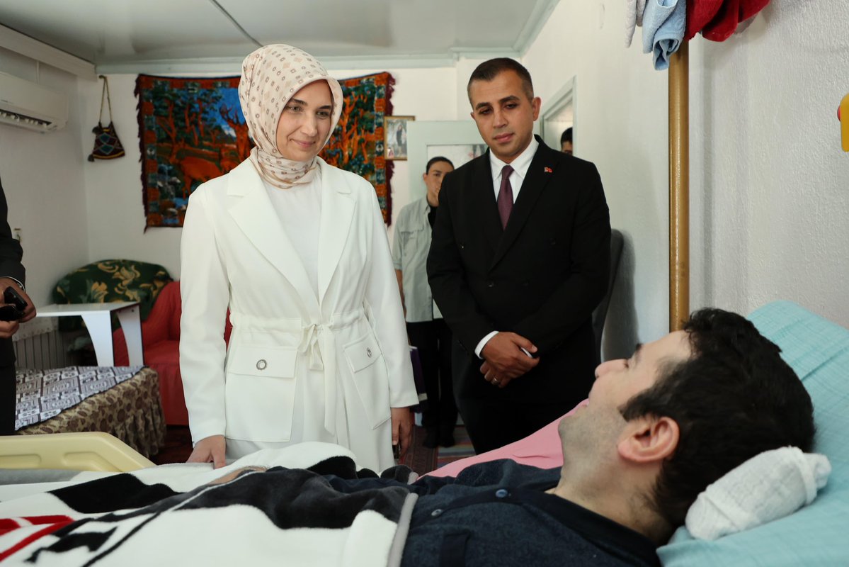 Afyonkarahisar Valisi Engelli Vatandaş Zafer Altınışık'ı Ziyaret Etti