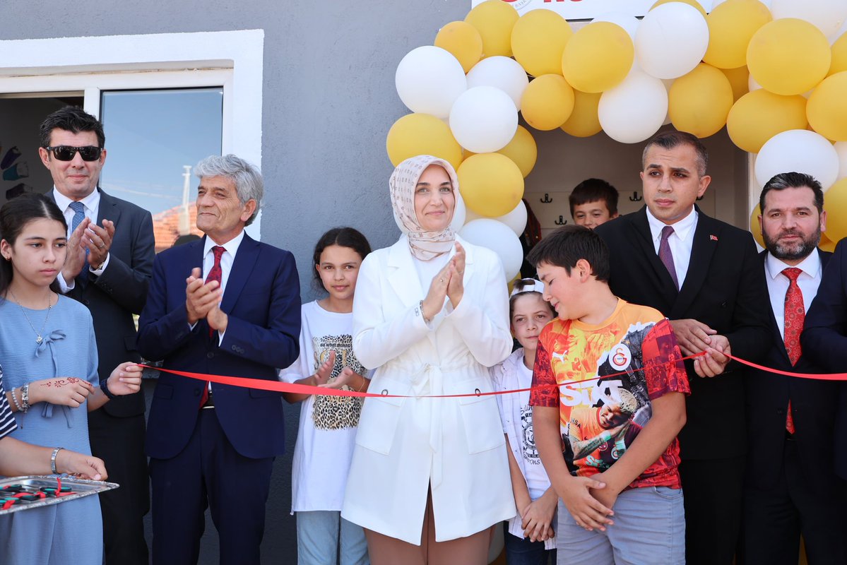 Afyonkarahisar'da Yeni Gençlik Merkezi ve Kütüphane Açıldı
