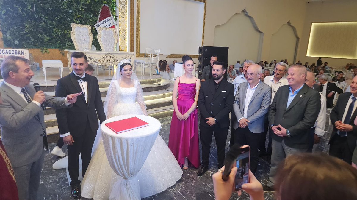 İYİ Partili Vekiller, Kütahya'da Düğün Şahitliği Yaptı