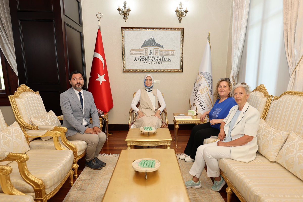 Afyonkarahisar Valisi Kübra Güran Yiğitbaşı, AKÜ Güzel Sanatlar Fakültesi Danışma Kurulu Üyelerini Kabul Etti