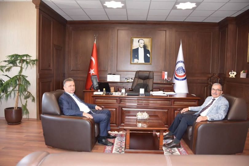 Afyonkarahisar Sağlık Bilimleri Üniversitesi Rektörü Şenocak, Karamanoğlu Mehmetbey Üniversitesi Rektörü Gavgalı'yı Ağırladı