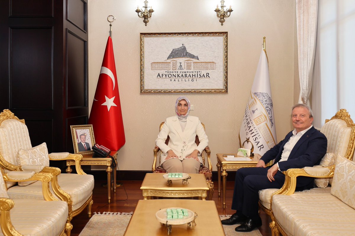 Afyonkarahisar Valisi Güran Yiğitbaşı, Eski Milletvekili Koçak'ı Makamında Kabul Etti