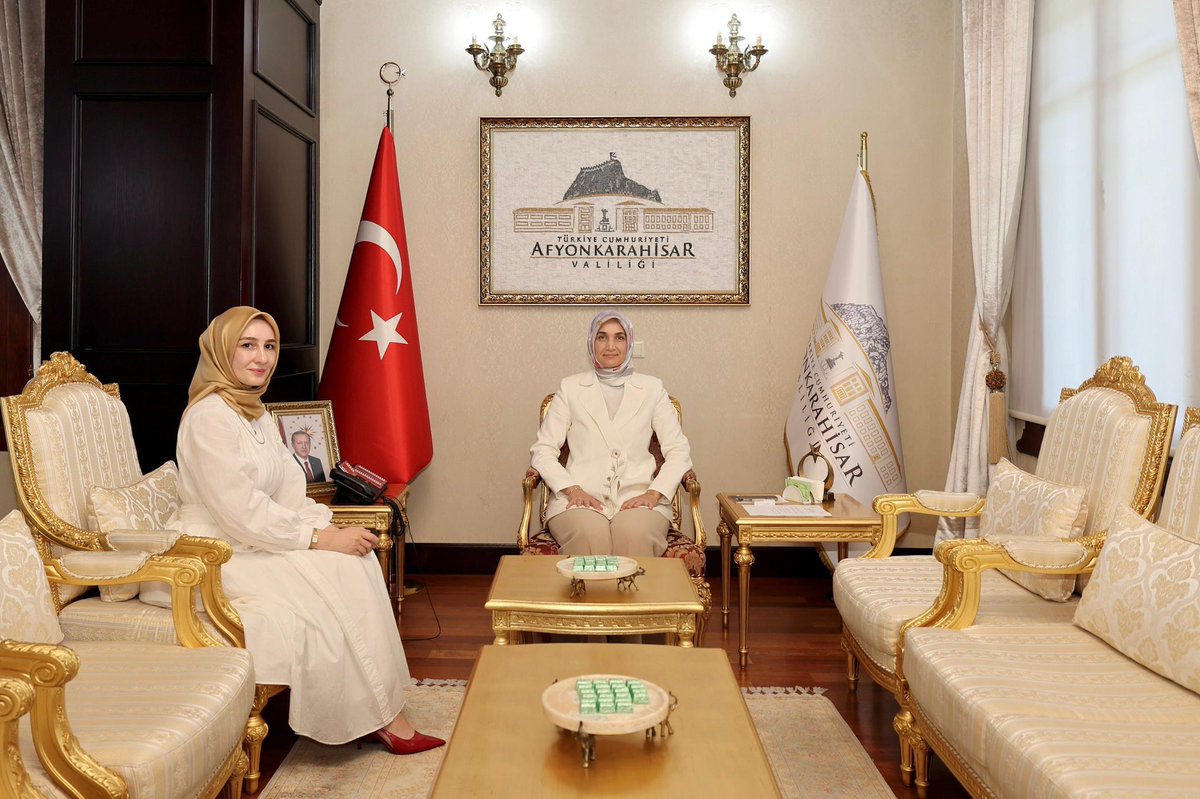Afyonkarahisar Valisi Yiğitbaşı, Yazar Öğretmen Aydoğdu'yu Makamında Kabul Etti