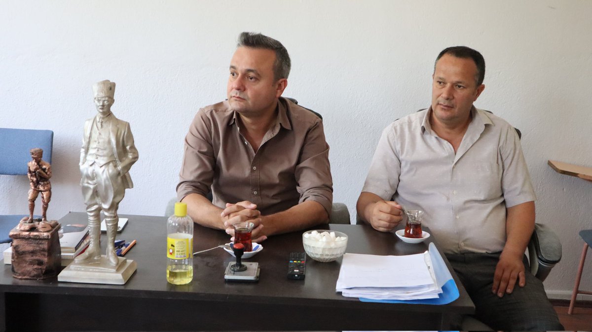 CHP'Lİ YÖNETİCİLER AFYONKARAHİSAR'DA VATANDAŞLARLA BİR ARAYA GELDİ