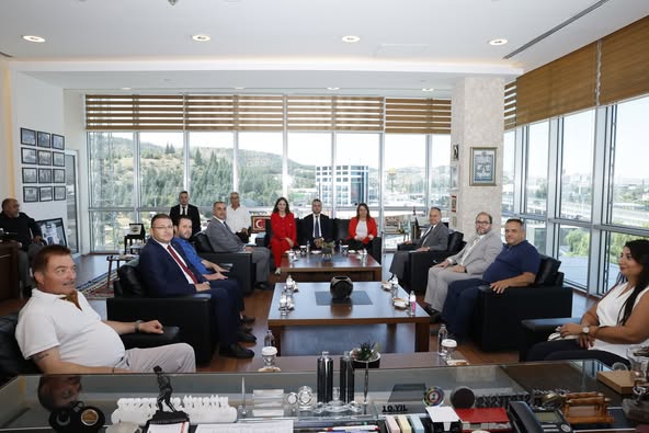 CHP'li Vekil ve İl Başkanı, Afyonkarahisar Ticaret ve Sanayi Odası'nı Ziyaret Etti