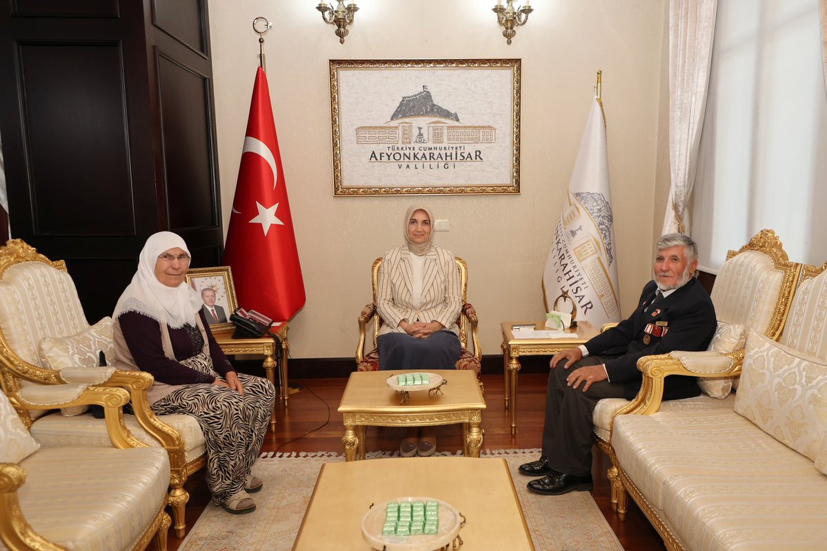 Afyonkarahisar Valisi Güran Yiğitbaşı, Kıbrıs Gazisi Koçak'ı Makamında Ağırladı