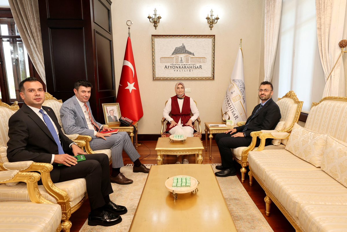 Afyonkarahisar Valisi Güran Yiğitbaşı, Yeni Görevlilere Makamında Hızır Ağırladı
